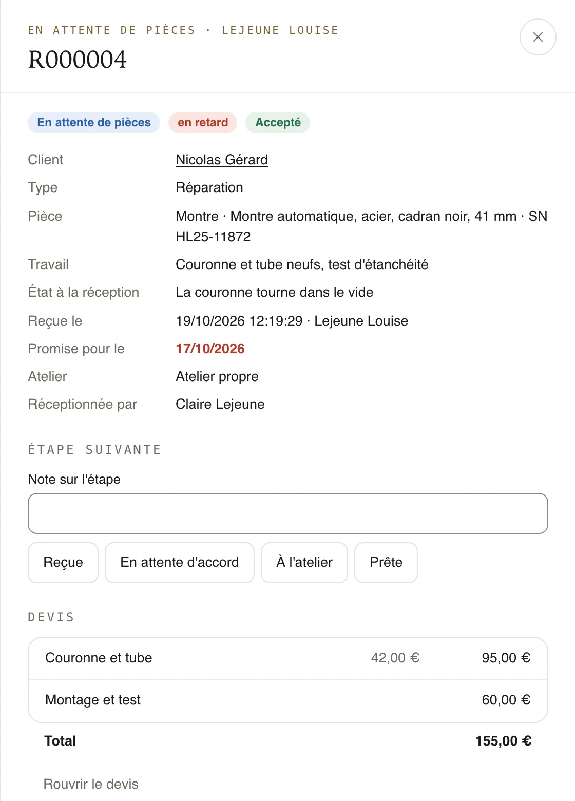 Une réparation avec le client, la pièce et son numéro de série, la date promise et l’étape suivante.